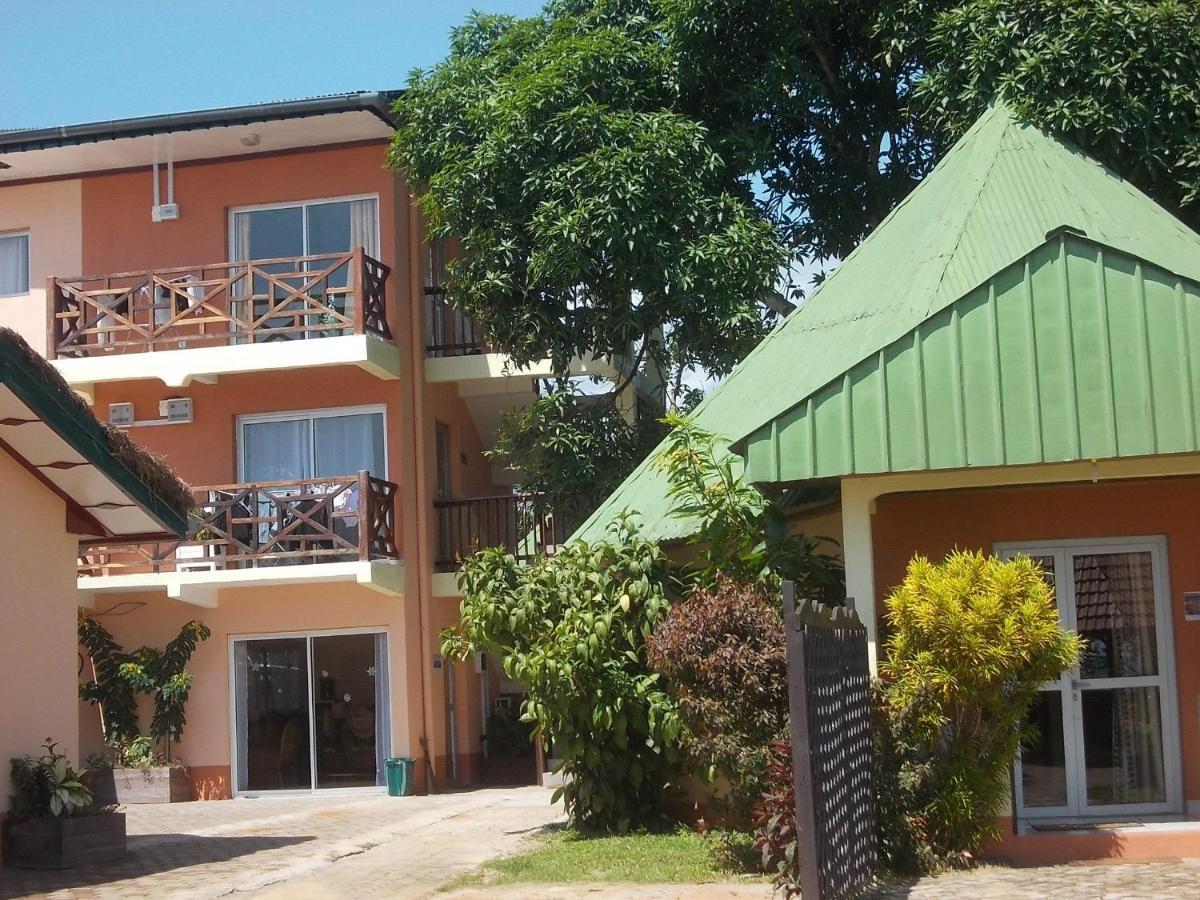 Hotel Restaurant Gites Kribi Bagian luar foto