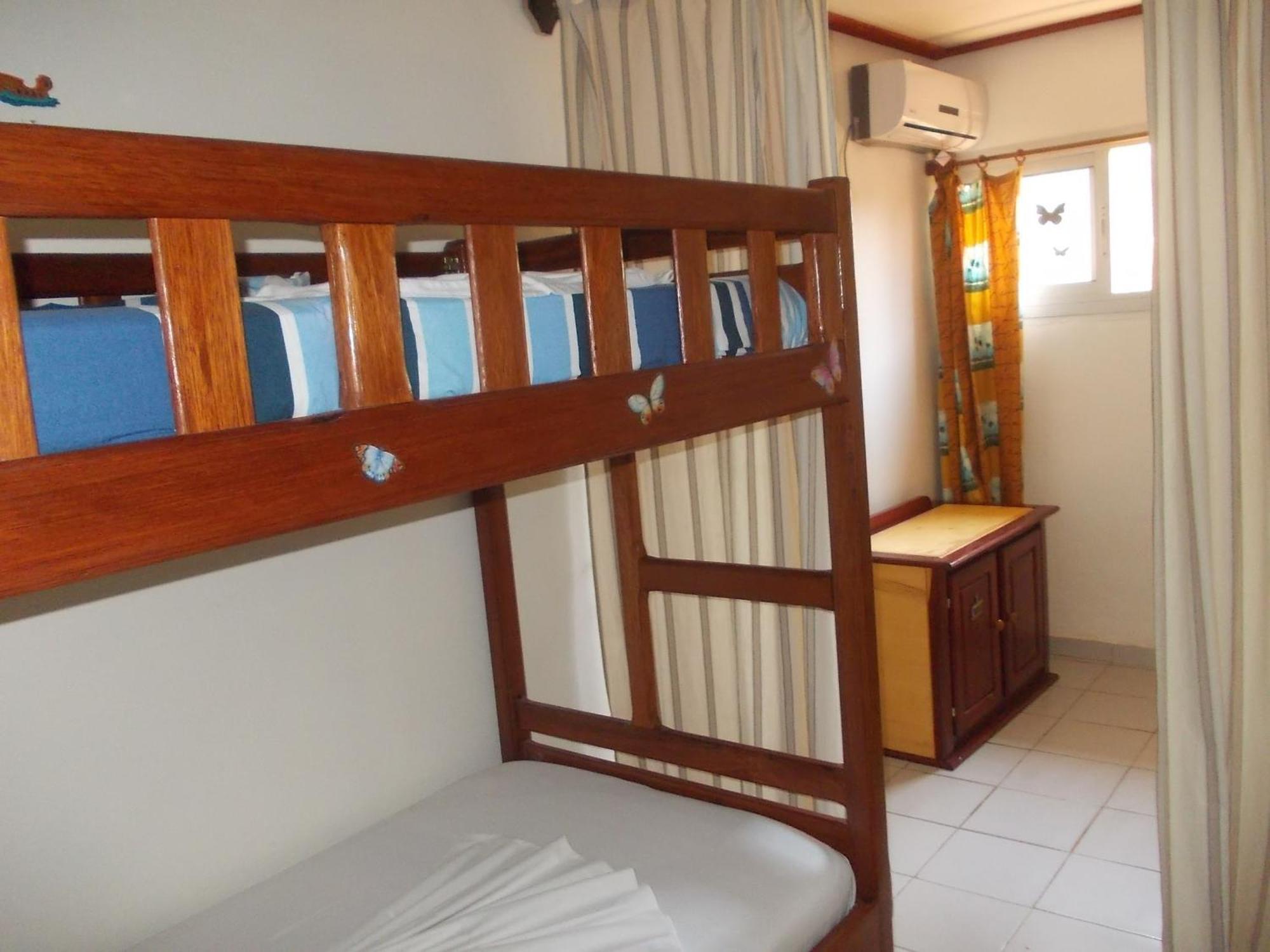Hotel Restaurant Gites Kribi Bagian luar foto
