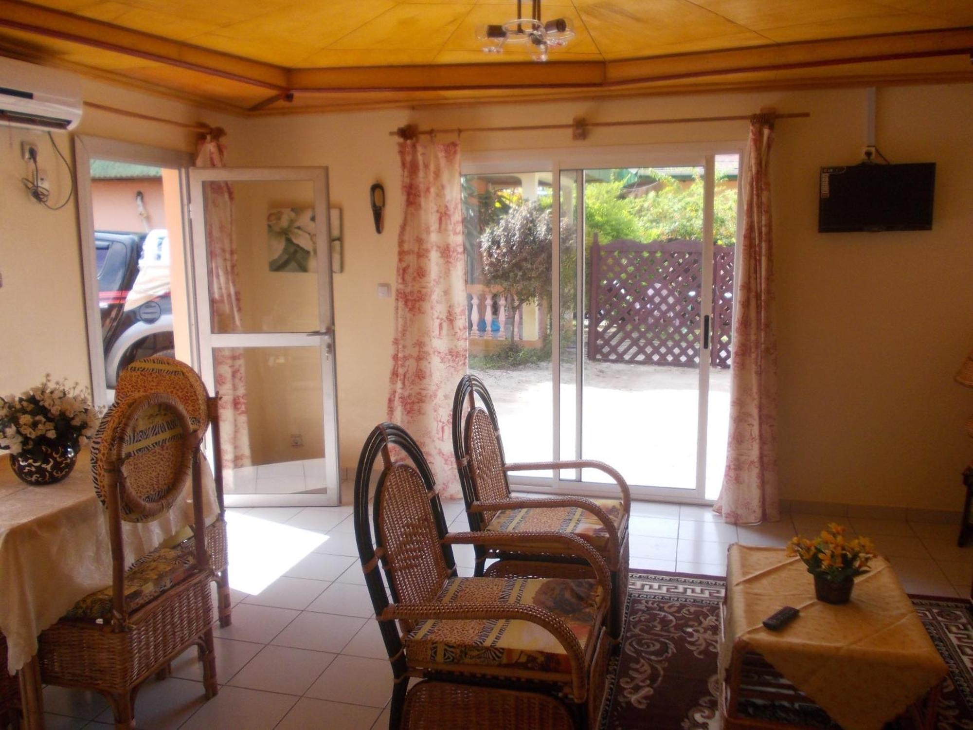 Hotel Restaurant Gites Kribi Bagian luar foto