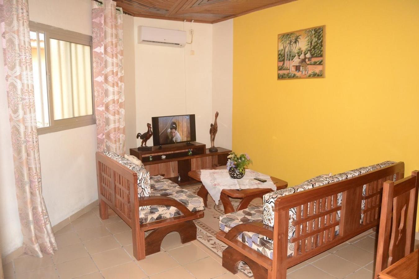 Hotel Restaurant Gites Kribi Bagian luar foto