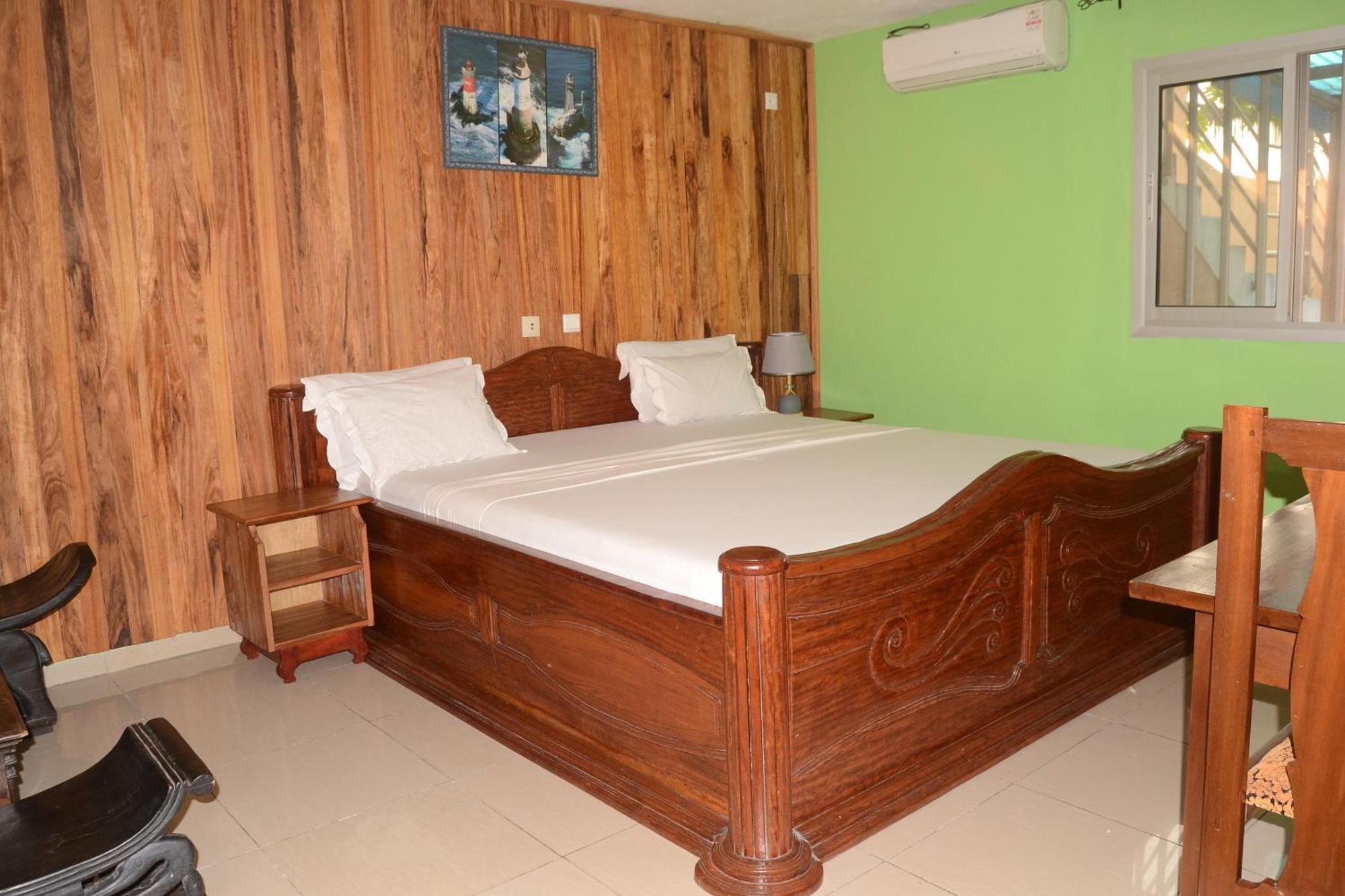 Hotel Restaurant Gites Kribi Bagian luar foto