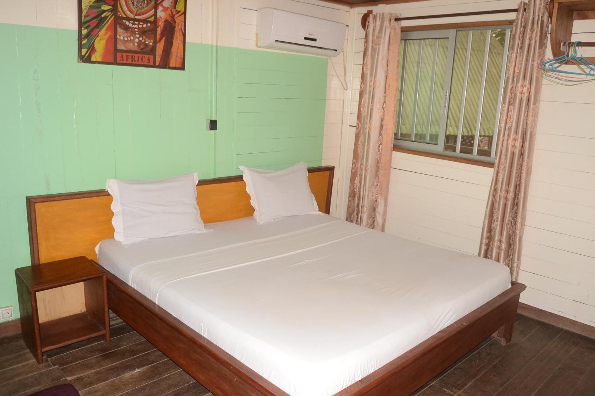 Hotel Restaurant Gites Kribi Bagian luar foto